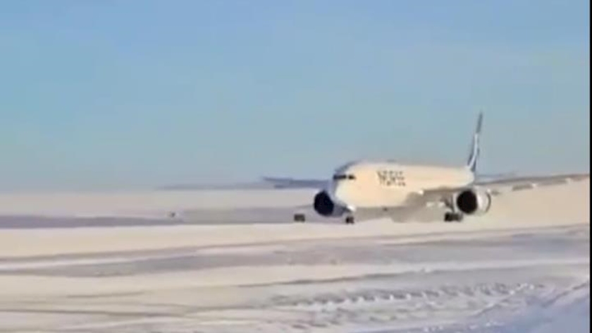 Iranpress: ببینید؛ فرود در قطب جنوب برای اولین بار