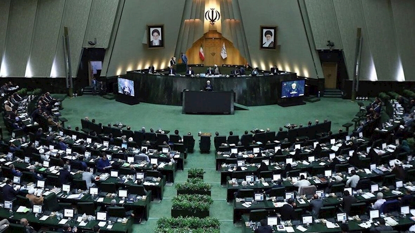 Iranpress: بهارستانی‌ها و بررسی لایحه دو فوریتی تشکیل وزارت بازرگانی‌