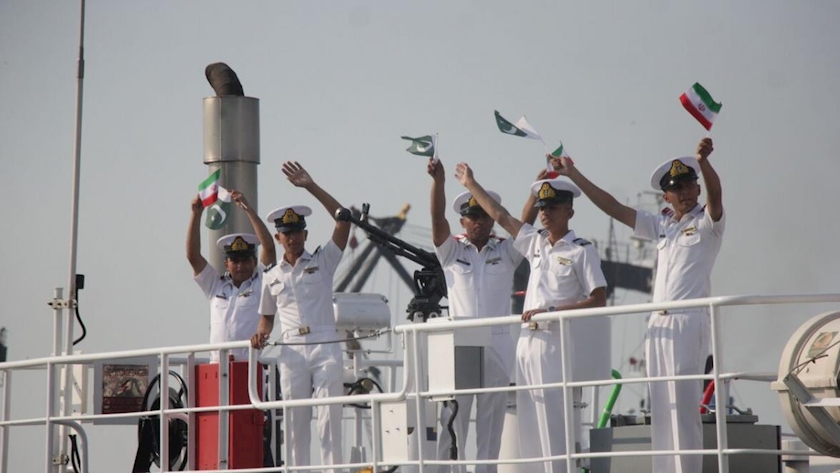 ایران پرس: ورود ناوگروه صلح و دوستی پاکستان به بندرعباس