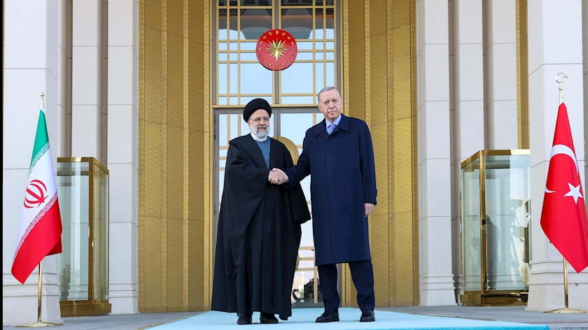 Iranpress: استقبال رسمی رئیس جمهور ترکیه از رئیس جمهوری ایران