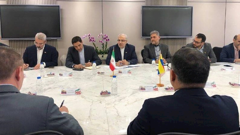 Iranpress: «تقویت اتحاد انرژی» با گسترش روابط اقتصادی میان ایران و ونزوئلا