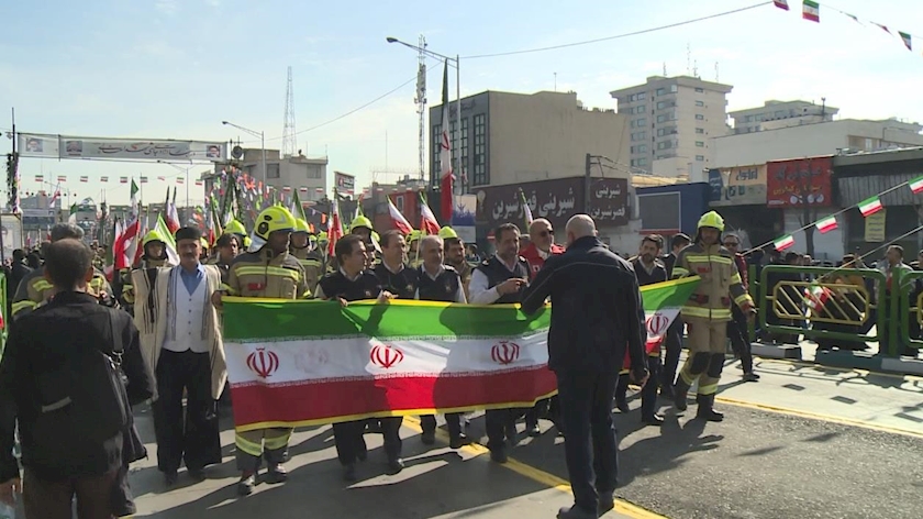Iranpress: همه آمدند برای سربلندی ایران