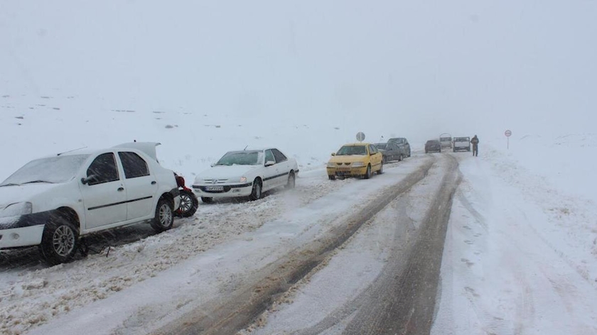 Iranpress: بارش باران و برف در سراسر کشور/ از سفرهای غیرضروری پرهیز شود