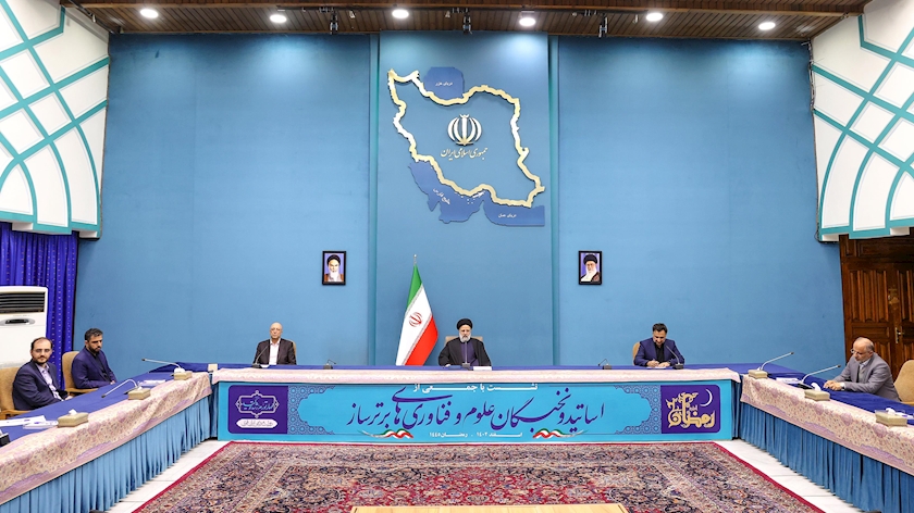 Iranpress: رئیسی: حوزه علم و فناوری از جمله بخش‌های مورد طمع دشمن برای عقب نگه‌داشتن ایران است