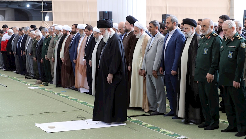 Iranpress: اقامه نماز عیدسعید فطر به امامت مقام معظم رهبری در مصلی تهران