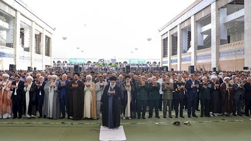 Iranpress: تصاویری از برگزاری باشکوه نماز عید فطر به امامت مقام معظم رهبری