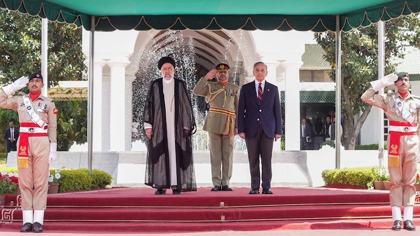 Iranpress: رئیس جمهور در کاخ نخست وزیری پاکستان نهال دوستی کاشت
