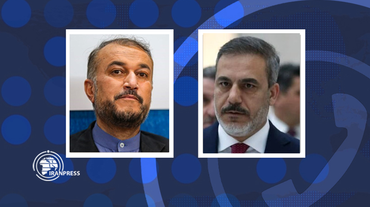 Iranpress: تاکید وزیران خارجه ایران و ترکیه بر اعمال فشار روی رژیم صهیونیستی برای پذیرش آتش