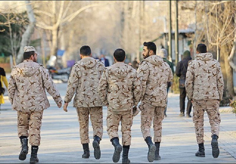 Iranpress: با تائید شورای نگهبان؛ افزایش حقوق سربازان در سال ۱۴۰۳ قطعی شد