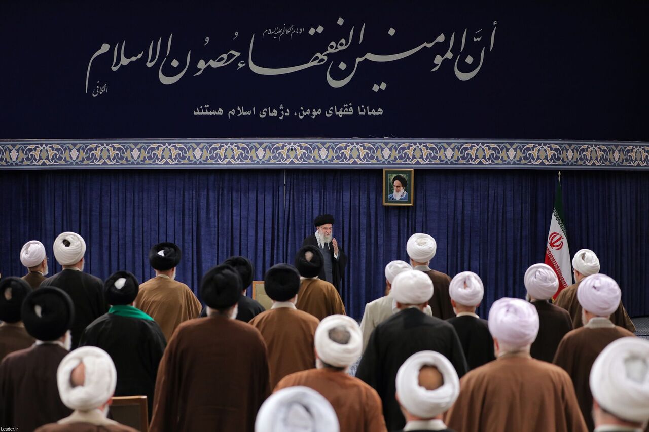 Iranpress: نمایندگان جدید مراقب باشند کام ملت و فضای سیاسی کشور تلخ نشود