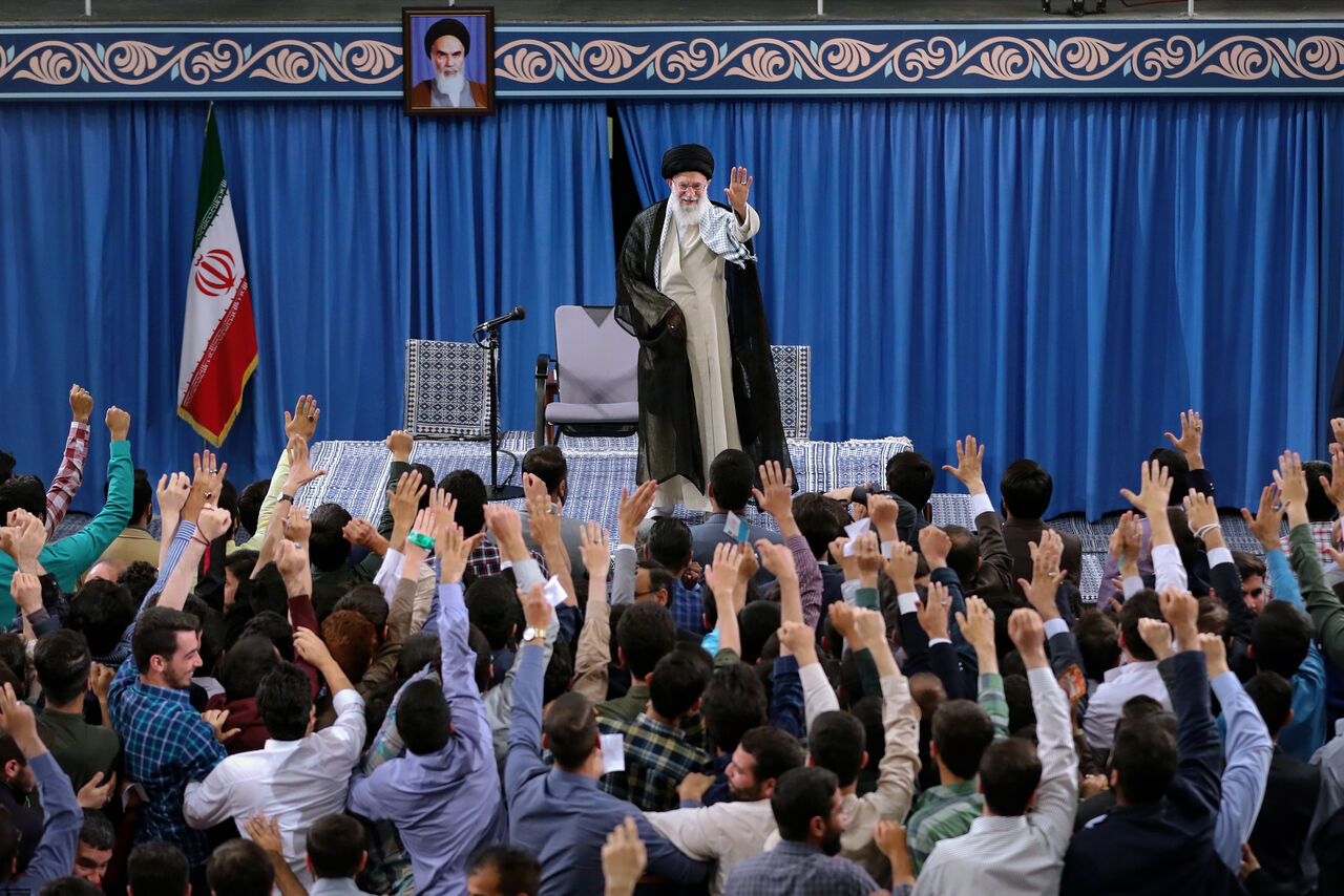 Iranpress: ثبت نام حضور در دیدار رمضانی دانشجویان با رهبر انقلاب