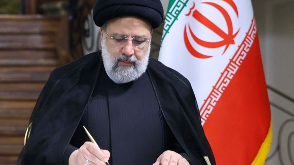 Iranpress: پیام تبریک رئیس جمهور به مناسبت قهرمانی تیم ملی کشتی فرنگی در آسیا
