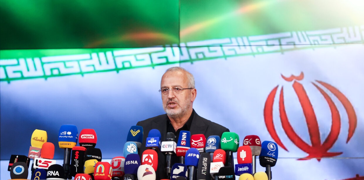 Iranpress: آغاز مراحل احراز هویت نامزدها از فردا/اسامی افراد تایید شده ۲۲ خرداد اعلام می‌شود