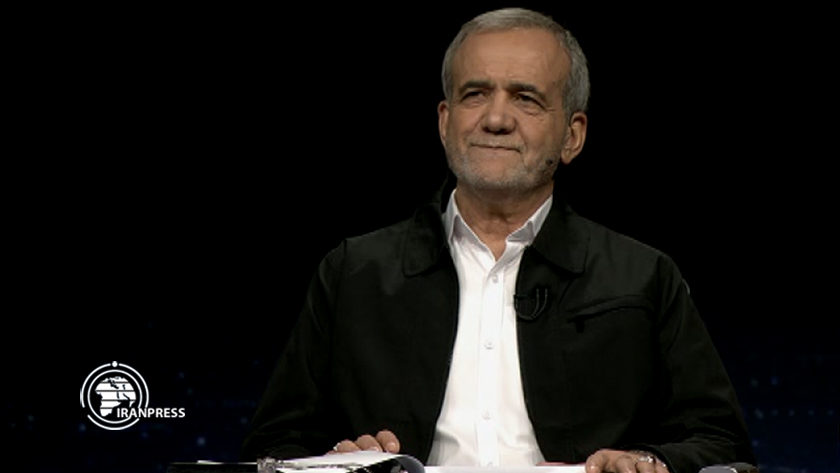 Iranpress: پزشکیان: 3 سال است که تورم کشور 2 رقمی است