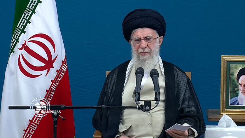 Iranpress: رهبر انقلاب: به دشمن امید نبندیم/ تعامل با دشمن منافاتی ندارد