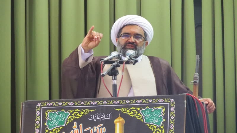 Iranpress: سوء قصد به امام جمعه کازرون/ وضعیت امام جمعه وخیم است