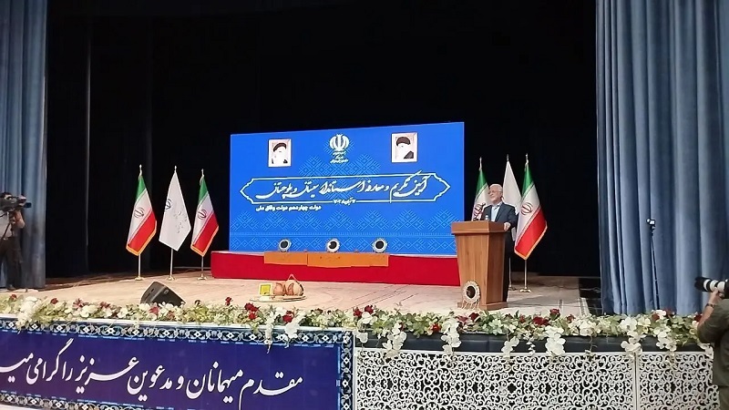 Iranpress: وزیر کشور: ملاک انتخاب استانداران شایستگی و کارآمدی است