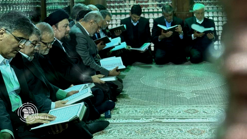 Iranpress: تجدید میثاق هیات دولت با آرمان های امام (ره)