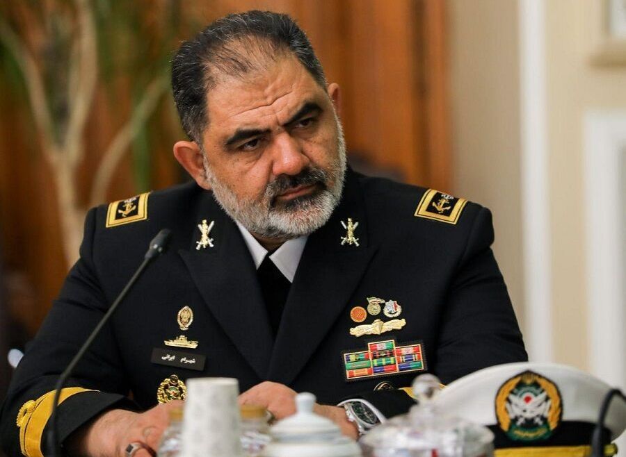 Iranpress: امیر ایرانی: نیروی دریایی ایران در هیچ دریایی محدودیتی ندارد