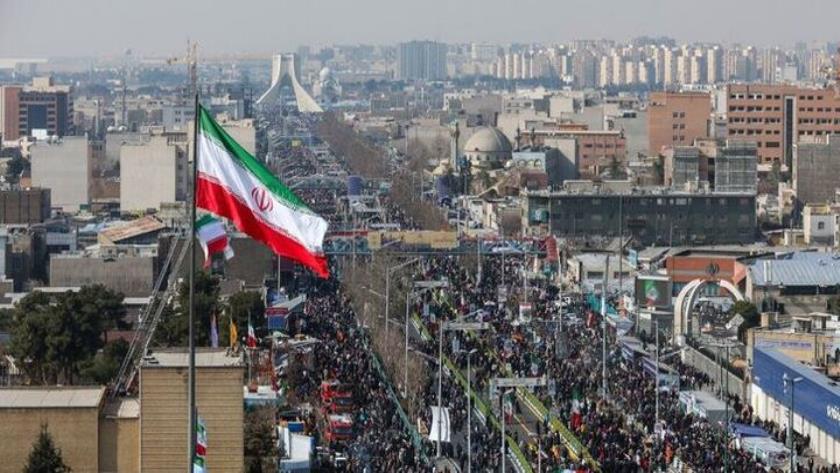 Iranpress: راهپیمایی گسترده مردم ایران در سالروز پیروزی انقلاب چه پیام‌هایی داشت؟