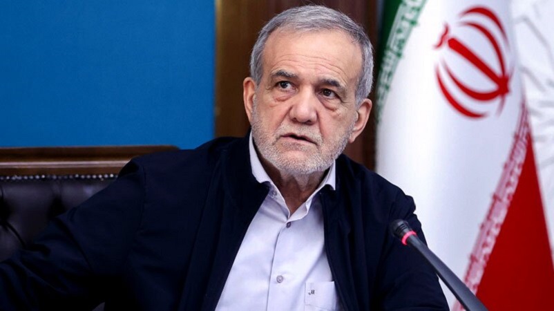 Iranpress: رئیس‌جمهور: توسعه دریامحور، راه نجات کشور از بحران‌ها است
