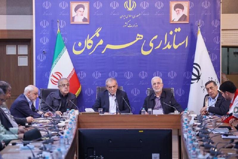 ایران پرس: پزشکیان در هرمزگان: چرا کانتینرها باید ماه‌ها در بندر بمانند؟