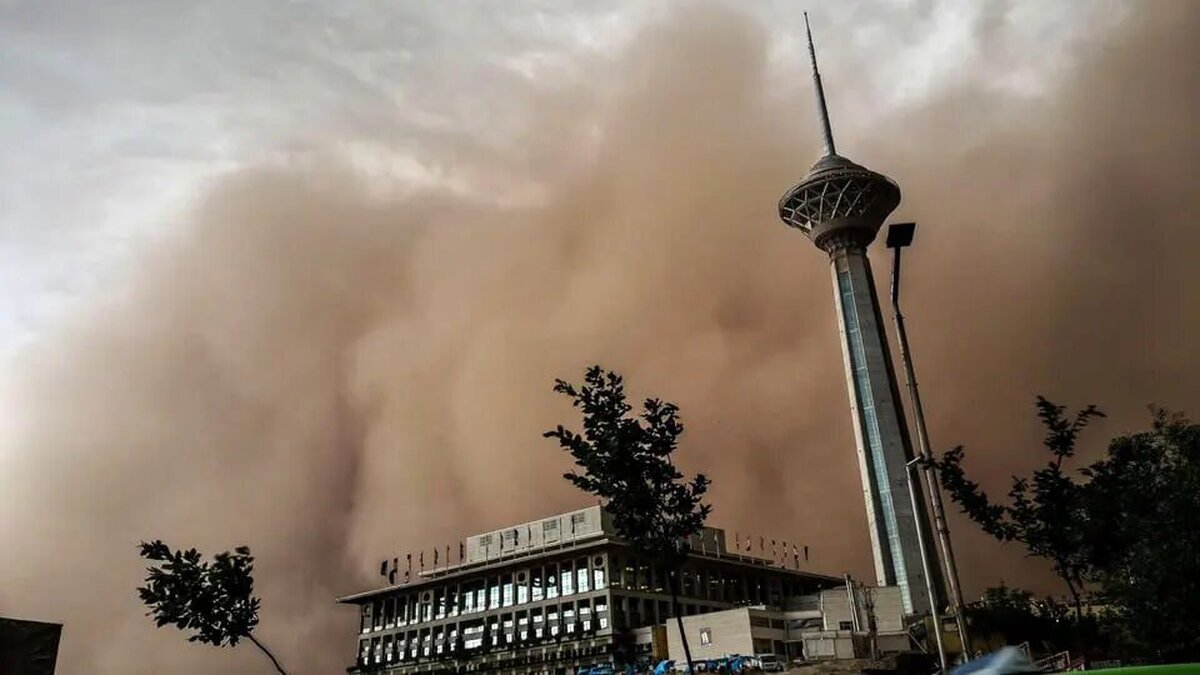 Iranpress: طوفان شدید در تهران؛۲ فوتی و ۴۱ مصدوم 