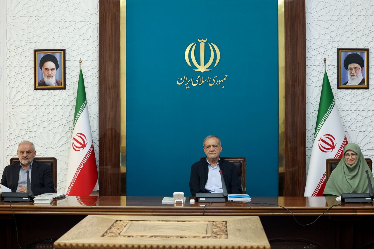 Iranpress: پزشکیان: مهمترین مشکل محیط زیست کشور، فقدان یک برنامه جامع است
