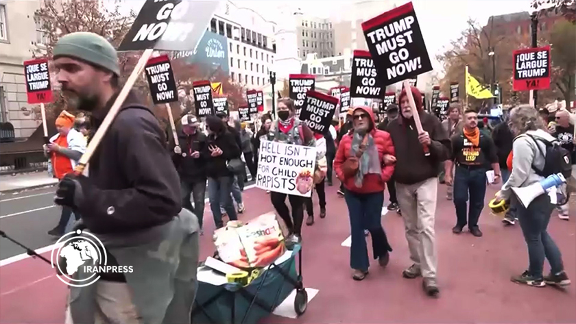 Iranpress: تجمع معترضان به سیاست‌های ترامپ در مقابل کاخ سفید