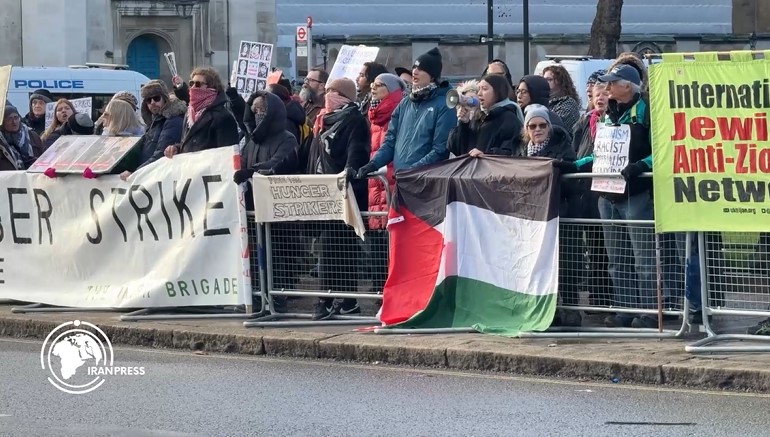 Iranpress: تجمع اعتراضی مقابل پارلمان انگلیس؛ حمایت از زندانیان اعتصابی حامی فلسطین