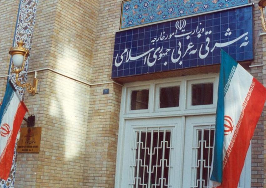 Iranpress: احضار سفیر انگلیس به وزارت امور خارجه ایران