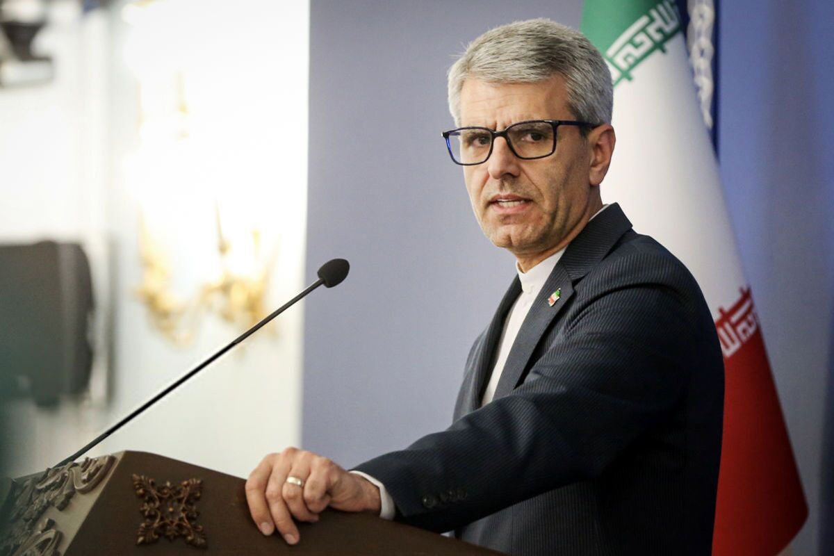 Iranpress: بقائی: موضوع مذاکره ایران و آمریکا بر بحث هسته‌ای متمرکز است