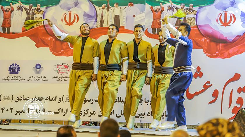 Iranpress: نمایش هنر و موسیقی فاخر ایرانی در نمایشگاه اقوام  