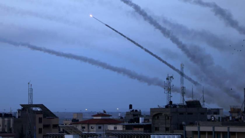 Iranpress: حمله موشکی مقاومت فلسطین به تل‌آویو همزمان با کنفرانس خبری نتانیاهو