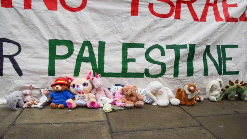 Iranpress: حمایت کودکانِ لندنی از کودکان غزه 