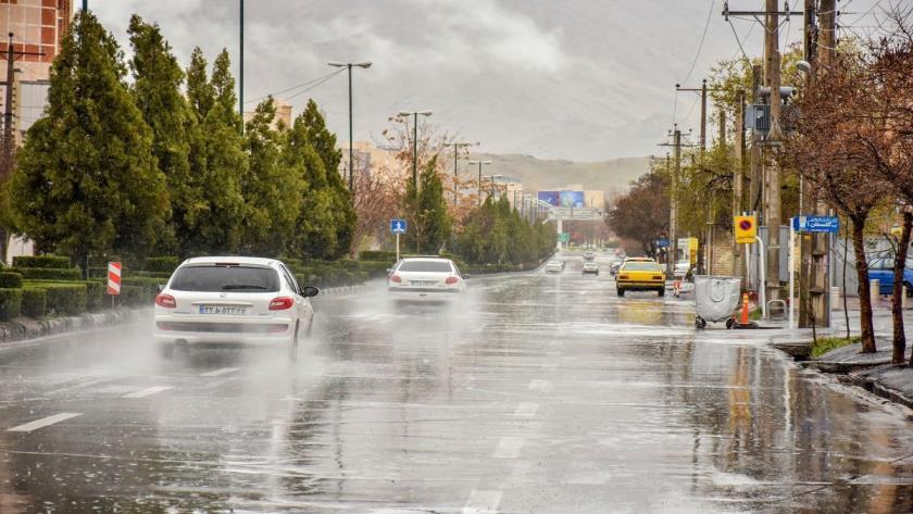 Iranpress: بارش باران در بیشتر مناطق کشور از امروز تا شنبه