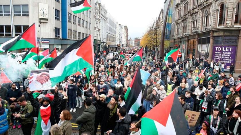 Iranpress: تظاهرات گسترده ایرلندی ها در حمایت از مردم فلسطین