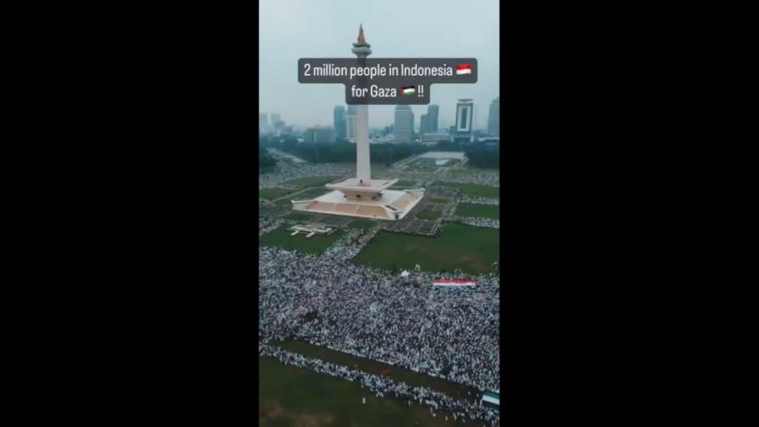 Iranpress: تصاویر هوایی از تجمع میلیونی مردم اندونزی در حمایت از فلسطین