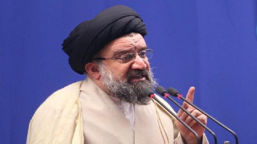 Iranpress: خطیب نماز جمعه تهران: نامزدهایی که واجد شرایط شناخته نمی‌شوند نظام را زیر سوال نبرند