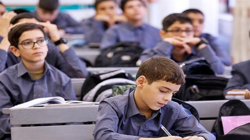 Iranpress: کلاس‌های درس به دلیل آلودگی هوا تعطیل نمی‌شود