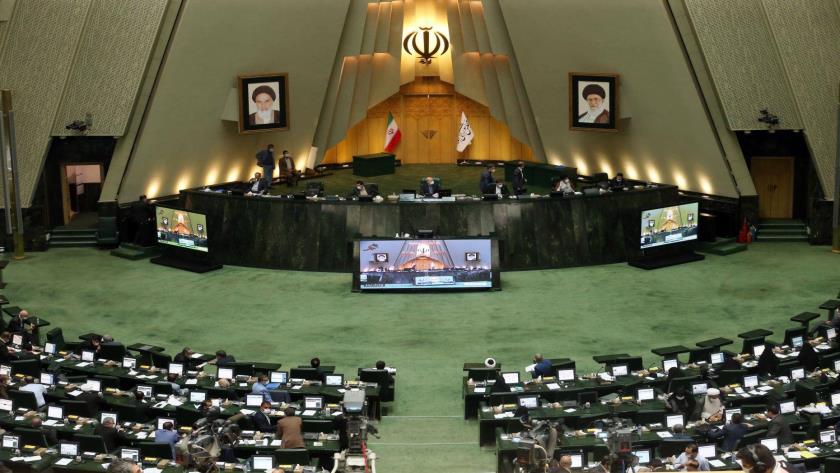 Iranpress: تقاضای استعفای الیاس نادران اعلام وصول شد