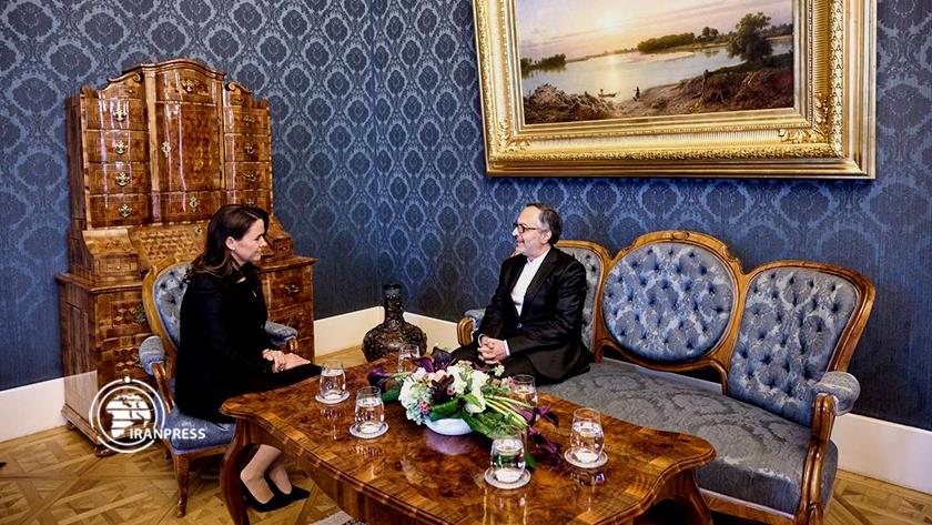 Iranpress: تقدیم استوارنامه سفیر ایران به رئیس جمهوری مجارستان