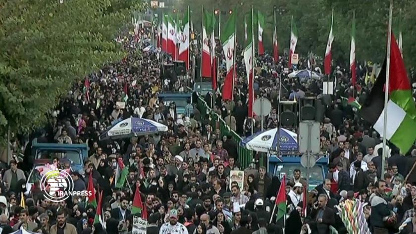 Iranpress: ببینید: تجمع مردم تهران در حمایت از مردم مظلوم غزه