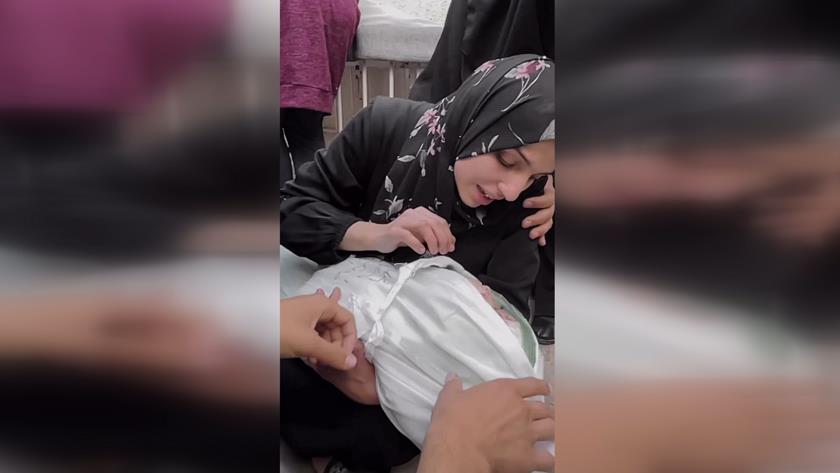 Iranpress: ببینید: سوگواری مادر فلسطینی در غم از دست دادن دختر نوزادش 