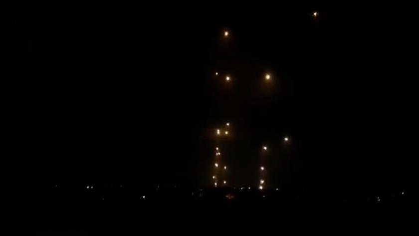 Iranpress: تصاویر منتشر شده از موشک باران امشب تل‌آویو توسط حماس