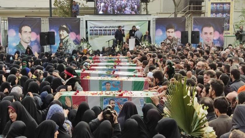 Iranpress: بدرقه پیکرهای شهدای مدافع حرم در تهران