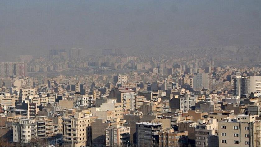Iranpress: شروع زمستان در تهران با تنفس هوای ناسالم برای گروه‌های حساس