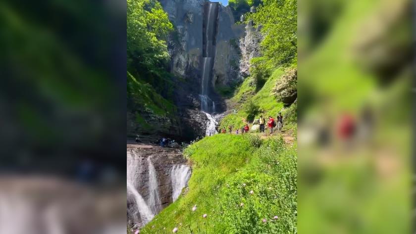 Iranpress: «لاتون» یکی از بلندترین آبشارهای ایران است