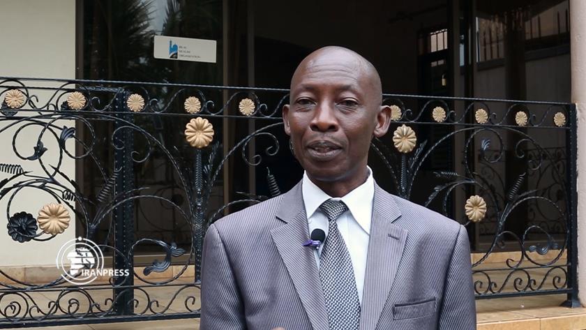 Iranpress: پژوهشگر اوگاندایی: شهید سلیمانی قهرمان صلح نامیده می‌شود     