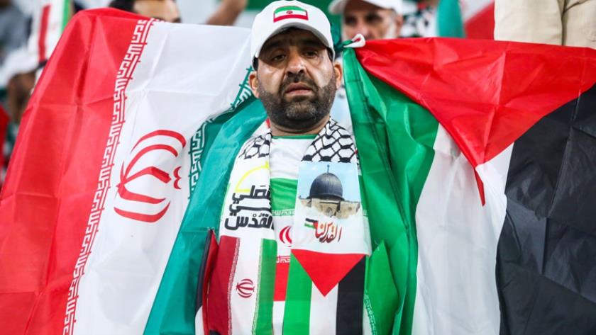 Iranpress: صحنه‌های زیبای همبستگی مردم ایران و فلسطین در جام ملت‌های آسیا